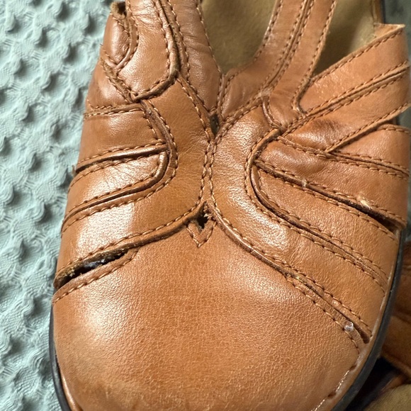 Clarks Women's Brown Shoes - Picture 4 of 4